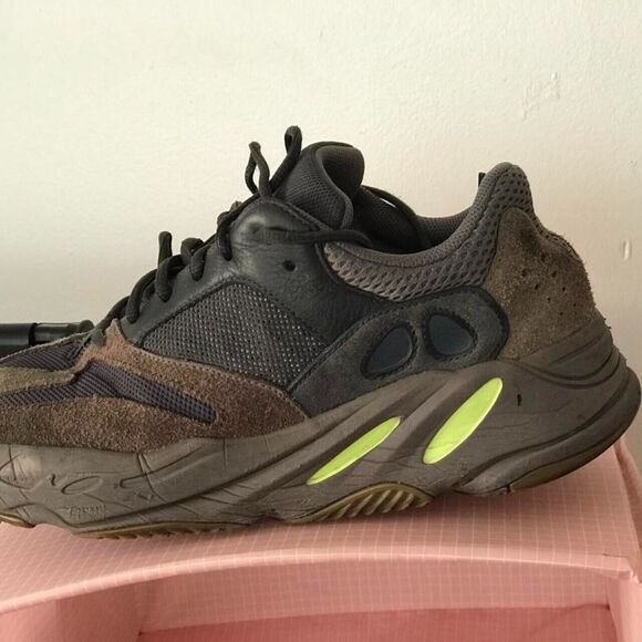 Size 11 - adidas Yeezy Boost 700 V1 Mauve main image 4